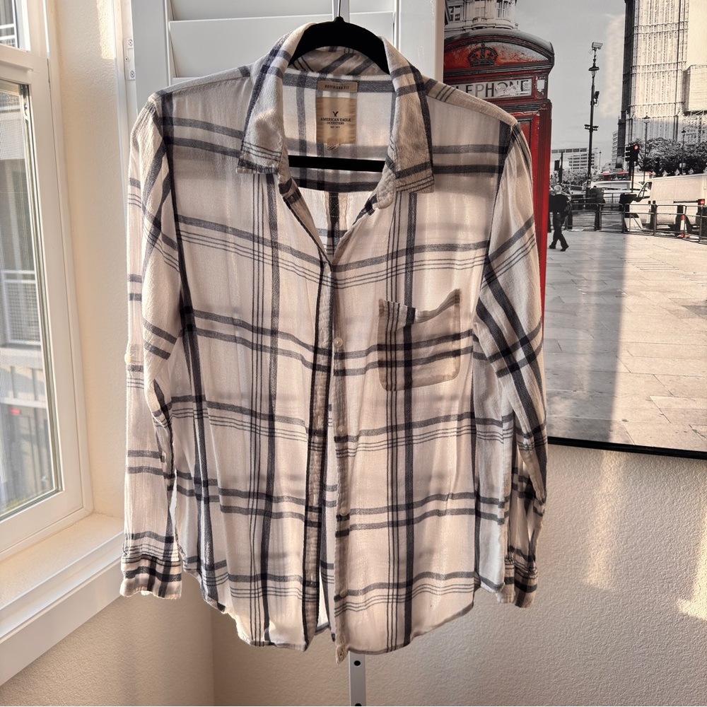 American Eagle. Women's Classic Plaid Button Down Shirt - Picture 7 of 7
